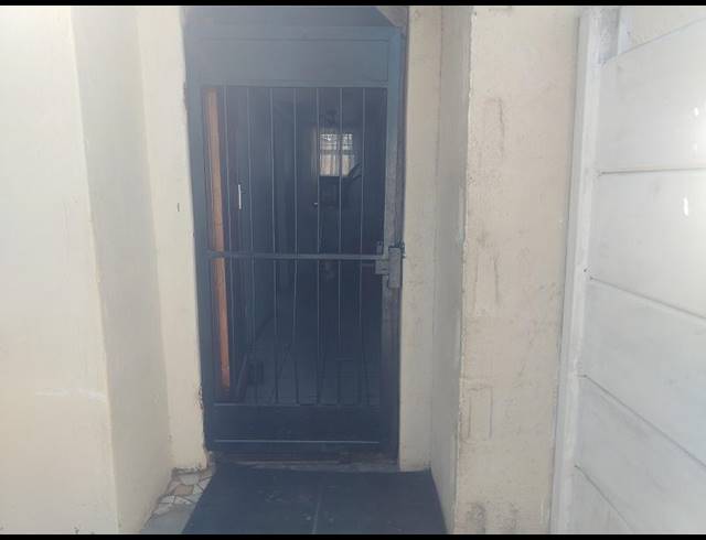 4 BEDROOM HOUSE FOR SALE IN AMSTELHOF